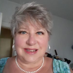 Meet your Posher, Leslie